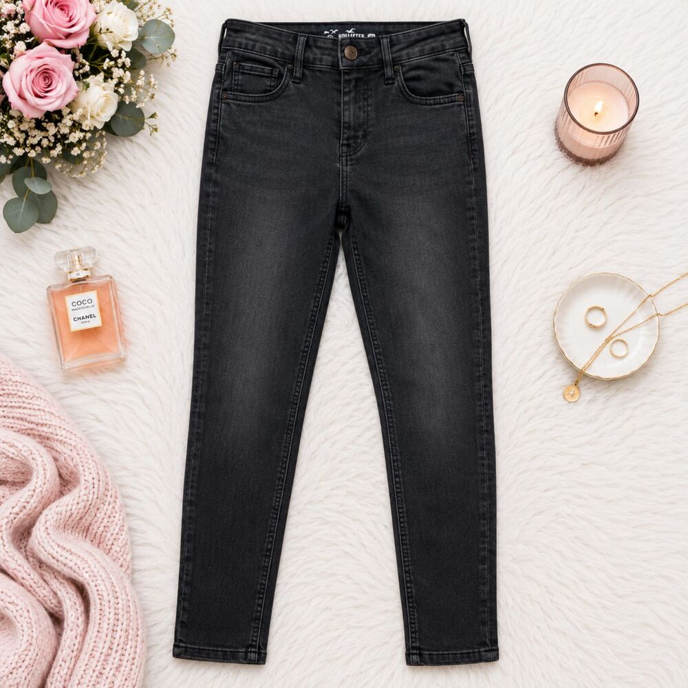 Hollister Women’s ULTRA HIgh-Rise Mom Jean Size 1R 25x27 Black Dark Wash Stretch